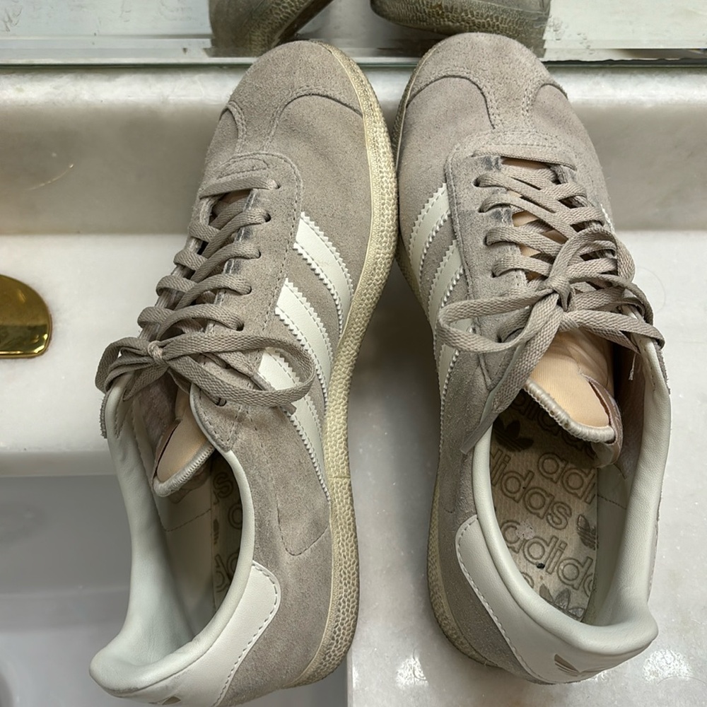 Adidas suede gazelle beige size 8w/7M